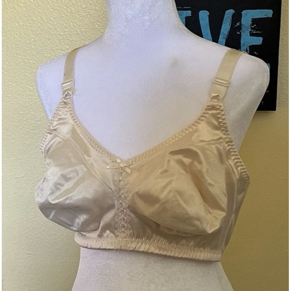 Bali Women's 40DD Double Support Wireless Full Coverage Beige Bra 3820